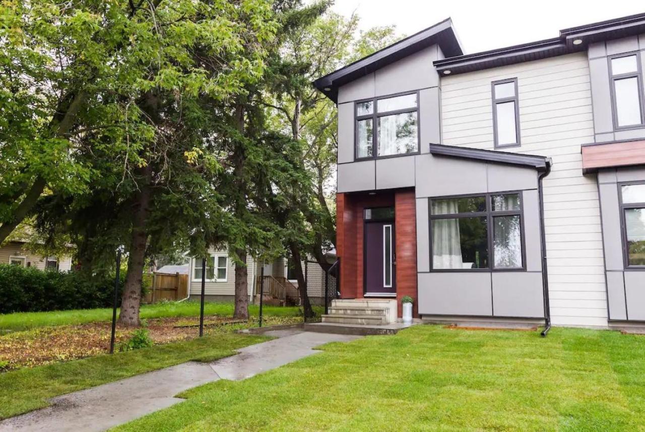 Contemporary Farmhouse Home - King Bed - Double Garage Parking - Free Wifi & Netflix - Long Stays Welcome Edmonton Exterior foto