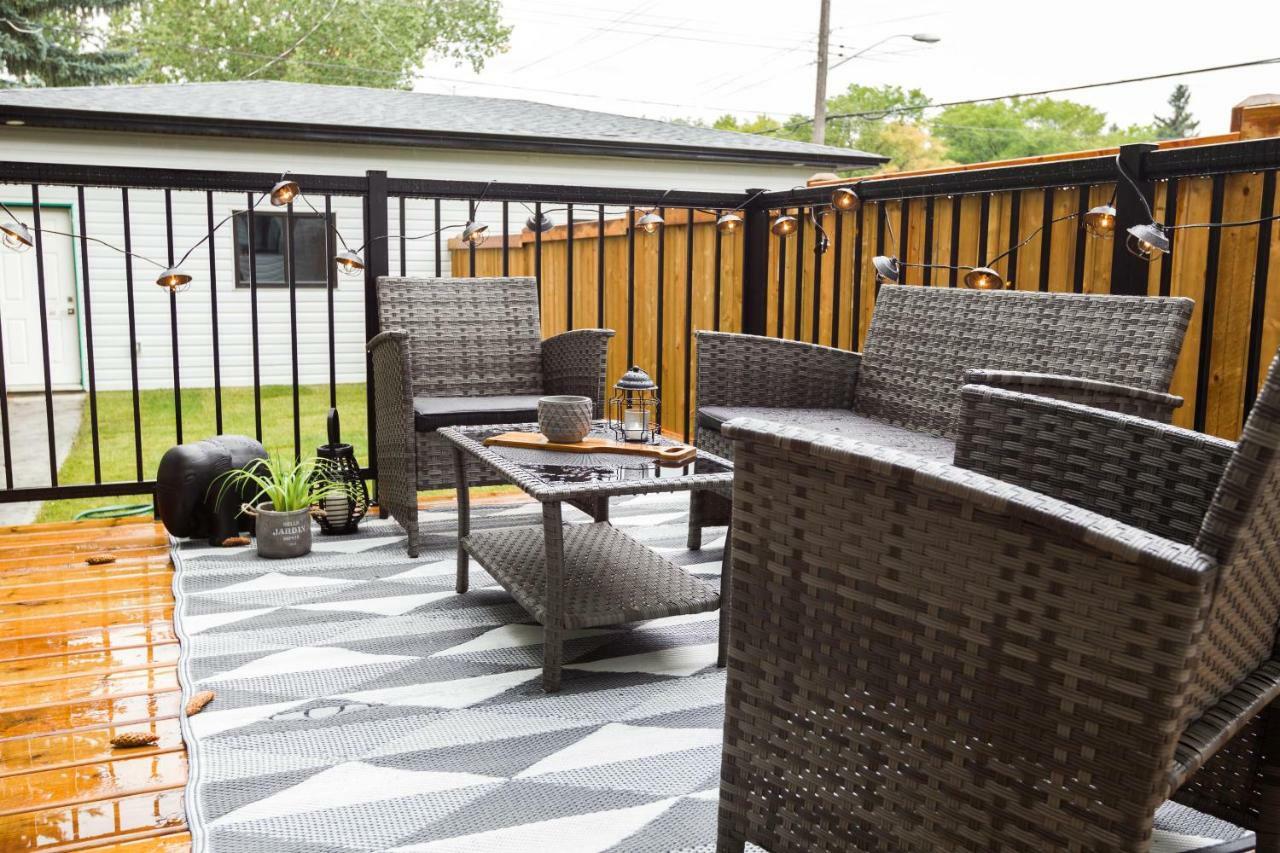 Contemporary Farmhouse Home - King Bed - Double Garage Parking - Free Wifi & Netflix - Long Stays Welcome Edmonton Exterior foto
