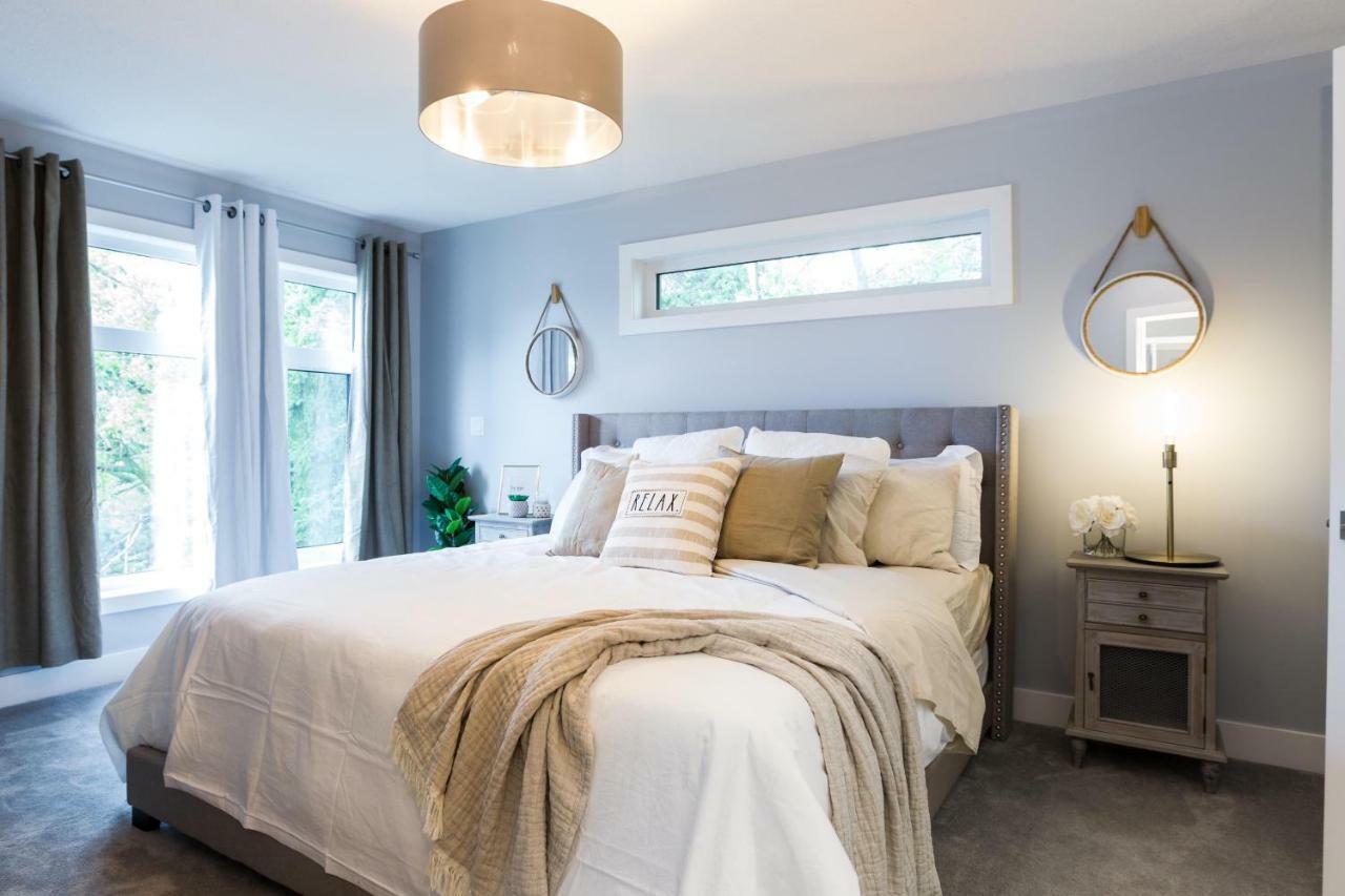 Contemporary Farmhouse Home - King Bed - Double Garage Parking - Free Wifi & Netflix - Long Stays Welcome Edmonton Exterior foto